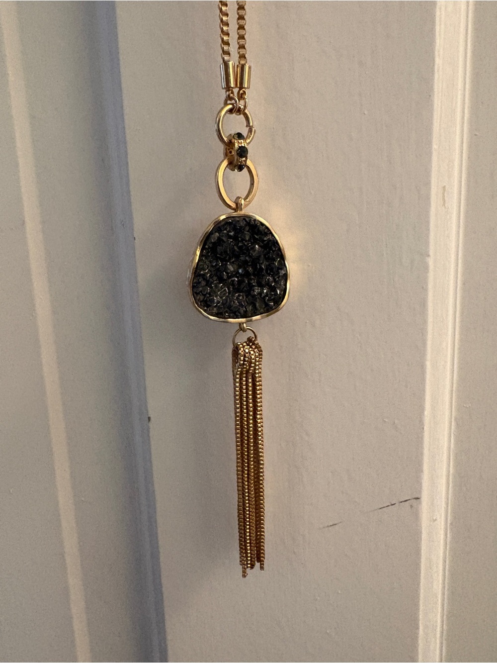 🍷 Gold Tassel Pendant Necklace with Black Druzy Accent